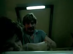 Viejo se masturba se ...