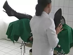 Pequeña adolescente  ...