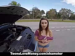 Hermosa rubia porno  ...