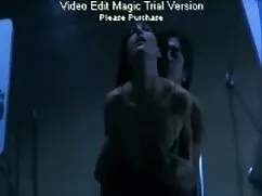 Pequeños dedos y jug ...